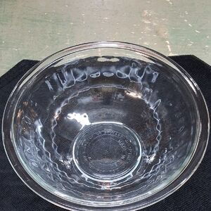 Pyrex 2.5 Qt. Glass bowl model #325  mixing bowl